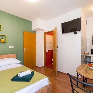  Apartament And